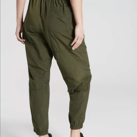 NEW! Athleta Expedition Joggers size 4 Green Olive - Picture 2 of 9